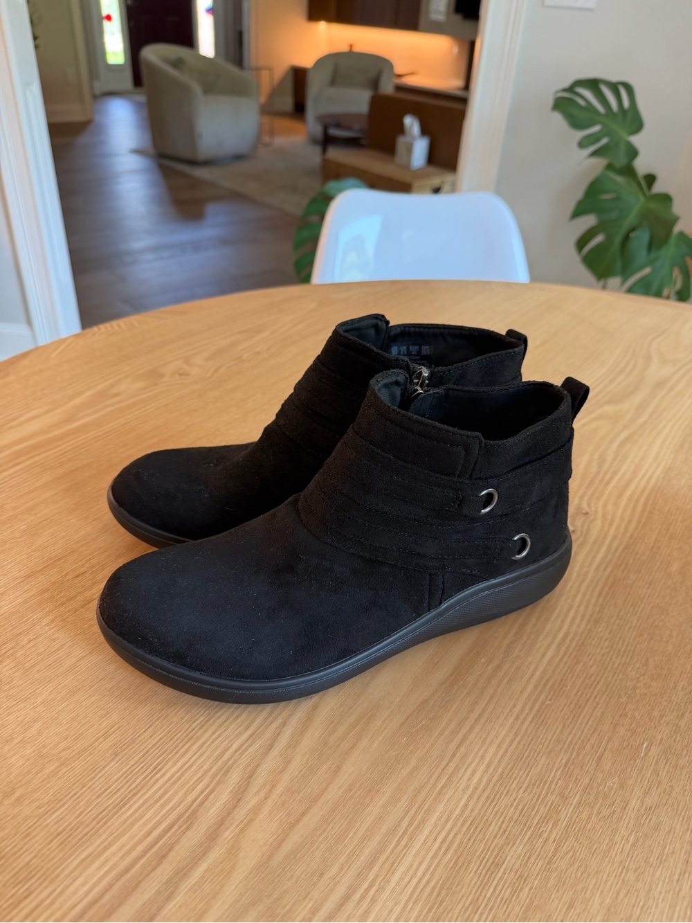 Lifestride Bzees Women's Brave Black Ankle Booties size 9M NEW